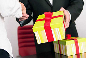 Корпоративные подарки партнерам: критерии выбора